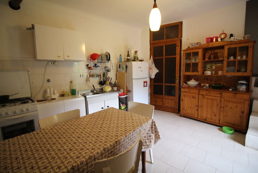 Apricale liguria apartment for sale 70 imp 44045 011