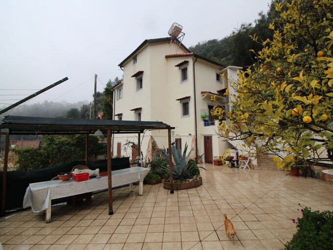 Houses for sale in Italy Liguria Riviera dei Fiori close to Nice Int. airport