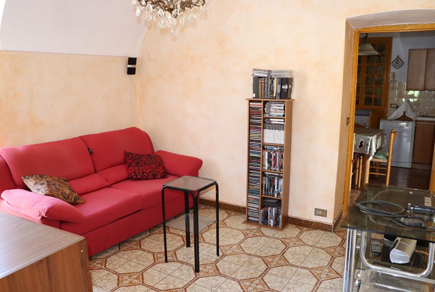 Dolceacqua liguria apartment for sale le 45023 007