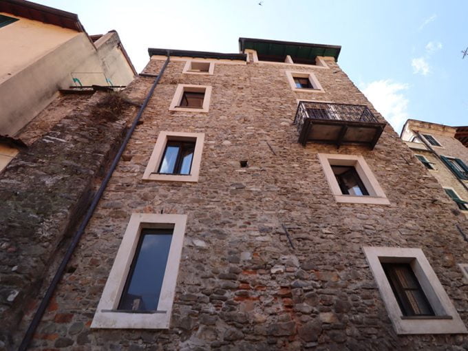 Dolceacqua Liguria townhouse for sale le 45022 000 tumb