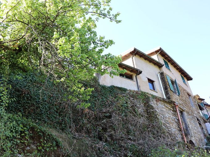 Apricale Liguria apartment for sale le 45031 000 tumb