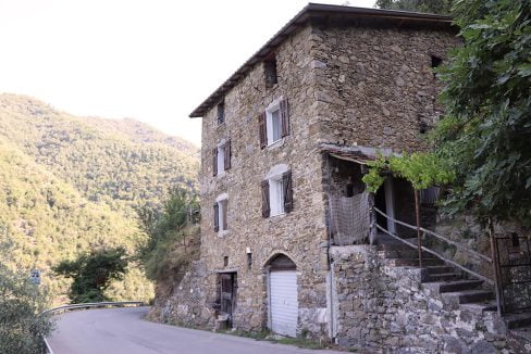 Castell Vittorio Liguria rustico for sale le 46013 tumb